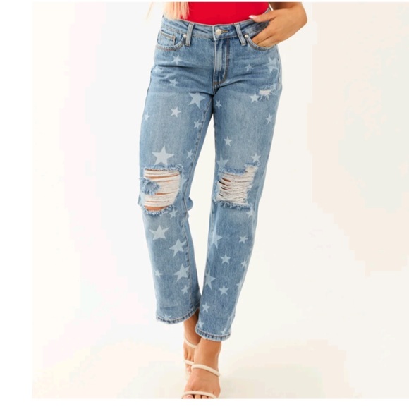 NWT Saige Medium Wash Star Print Cuffed Boyfriend Jeans - Picture 4 of 16